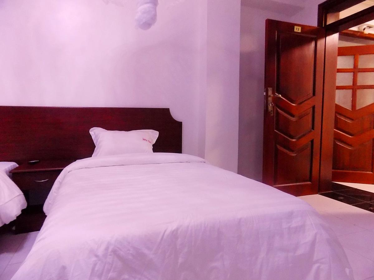 Sunrise Hotel Кампала Екстер'єр фото